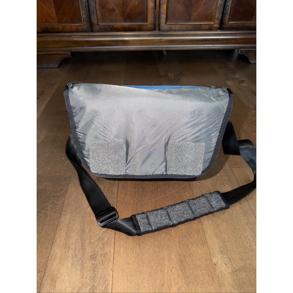 Tenba DNA 9 Slim Messenger Bag Camera Case 10x9x3 Used